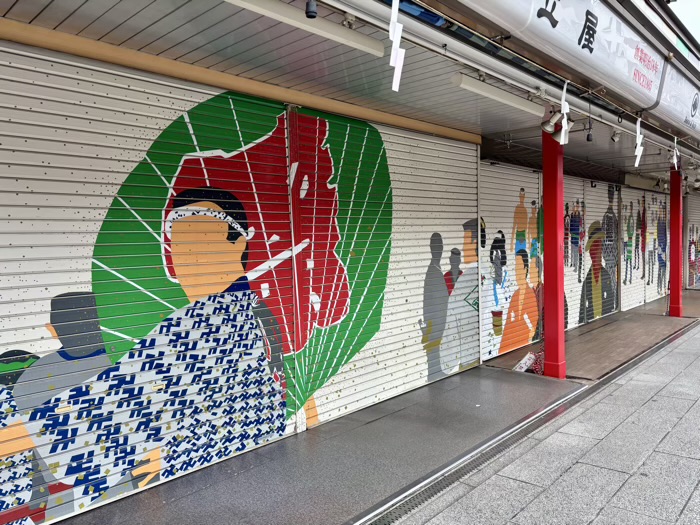 浅草寺　仲見世シャッター壁画「浅草絵巻」
