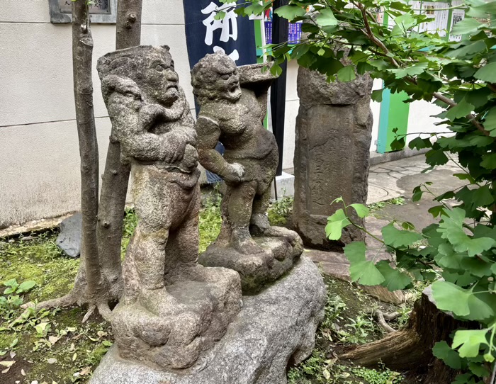 浅草　吉原神社　邪鬼像（天燈鬼と龍燈鬼）