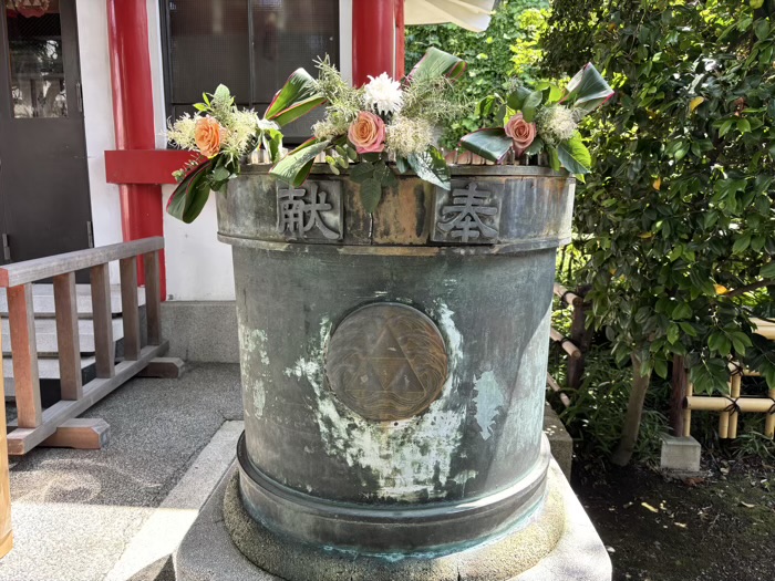 元町厳島神社　花手水　ブルガリアンローズフェスティバル元町