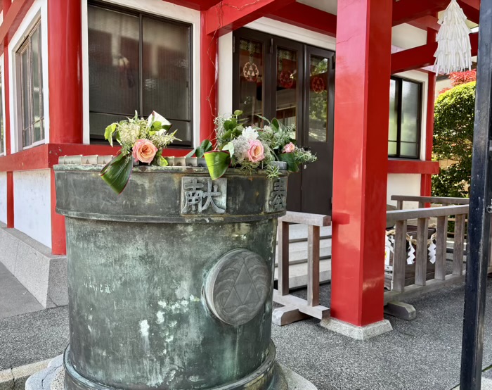 元町厳島神社　花手水　ブルガリアンローズフェスティバル元町