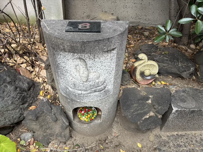 築地　波除神社　十二支燈籠