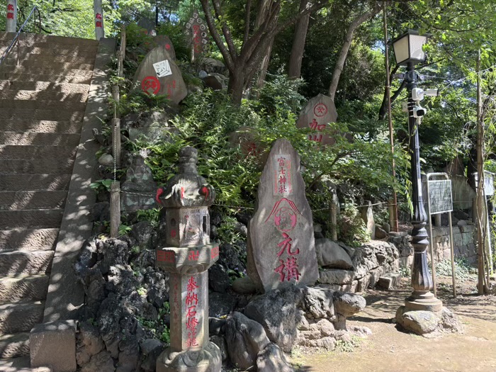 文京区　駒込富士神社　富士塚