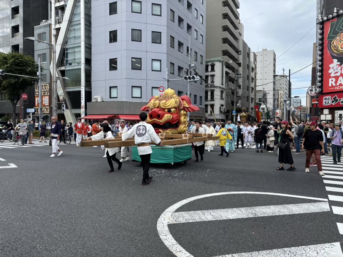 築地　波除神社　つきじ獅子祭（本祭）　弁財天お歯黒獅子（雌獅子）渡御