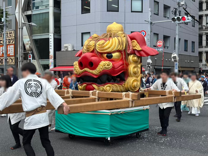 築地　波除神社　つきじ獅子祭（本祭）　弁財天お歯黒獅子（雌獅子）渡御