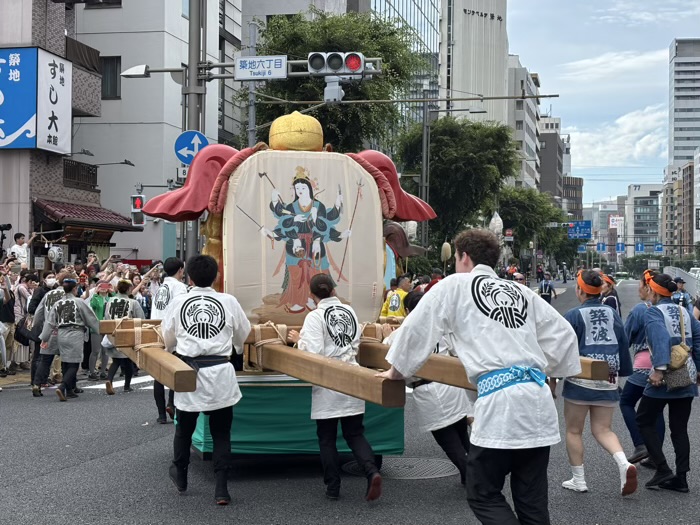 築地　波除神社　つきじ獅子祭（本祭）　弁財天お歯黒獅子（雌獅子）渡御