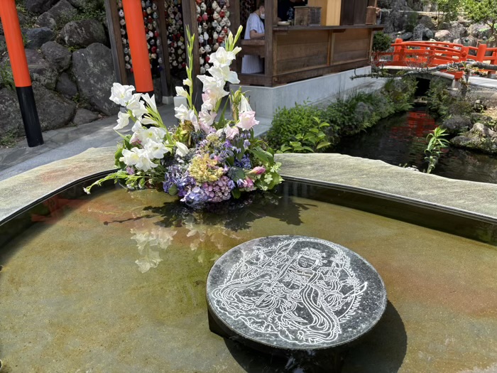 平塚　土屋銭洗い弁財天 妙圓寺　手水鉢