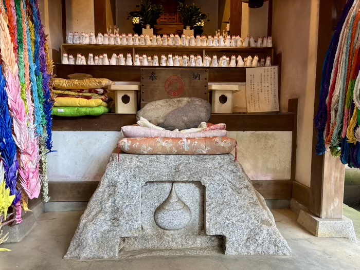 北区　王子稲荷神社　お石様（願掛け石）