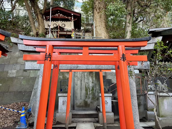 北区　王子稲荷神社　御穴様（狐穴）