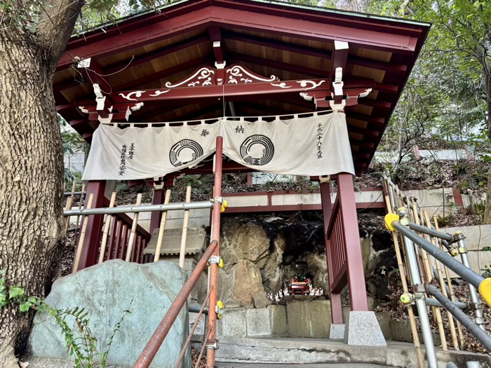 北区　王子稲荷神社　御穴様（狐穴）