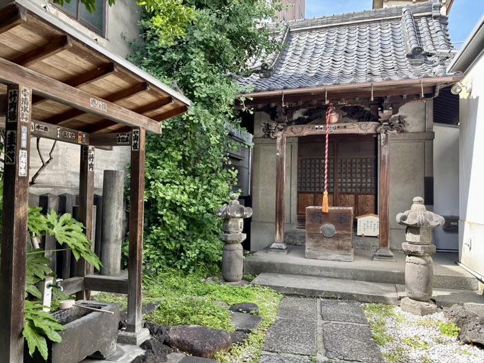台東区　黒船稲荷神社