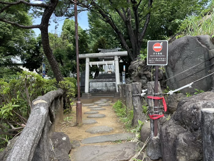 渋谷　鳩森八幡神社　富士塚　鳥居