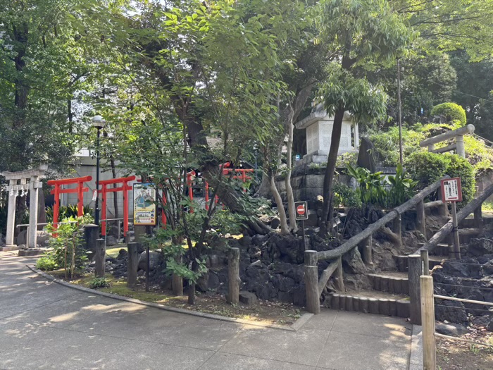 渋谷　鳩森八幡神社　甲賀稲荷社