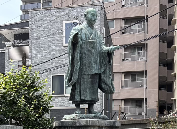 台東区　法昌寺　日蓮上人像