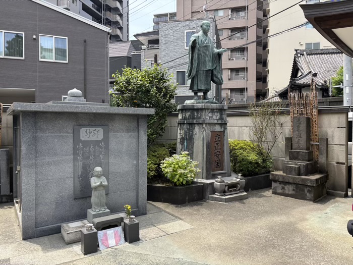 台東区　法昌寺　日蓮上人像