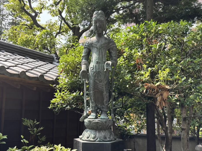文京区　小石川　源覚寺（こんにゃく閻魔）　菩薩像