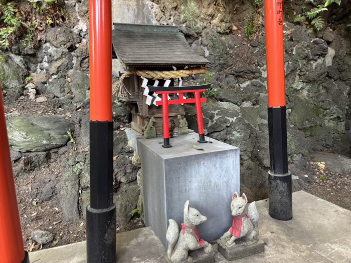 文京区　慈眼院 澤蔵司稲荷　霊窟「お穴」