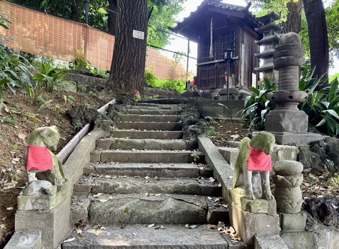 文京区　慈眼院 澤蔵司稲荷　霊窟「お穴」