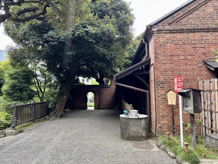 港区　乃木公園　厩（うまや）