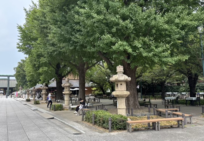 千代田区　九段下　靖國神社　外苑休憩所と憩いの庭