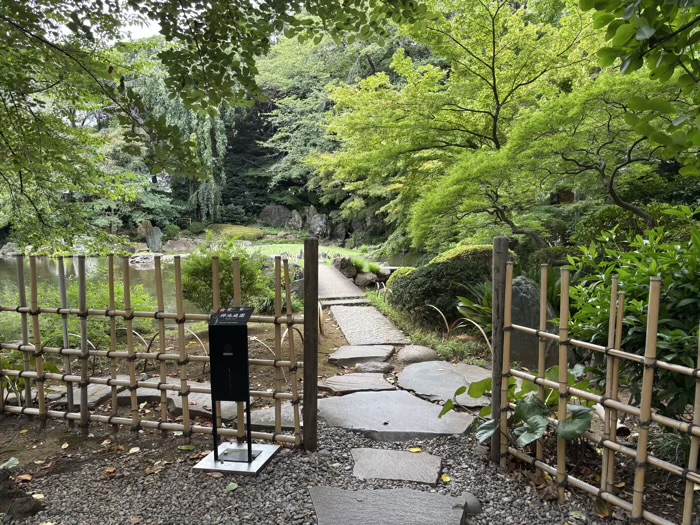 千代田区　九段下　靖國神社　神池庭園