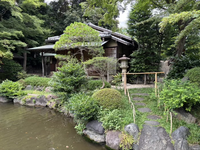 千代田区　九段下　靖國神社　神池庭園