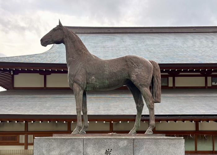 千代田区　九段下　靖國神社　遊就館　戦没馬慰霊像