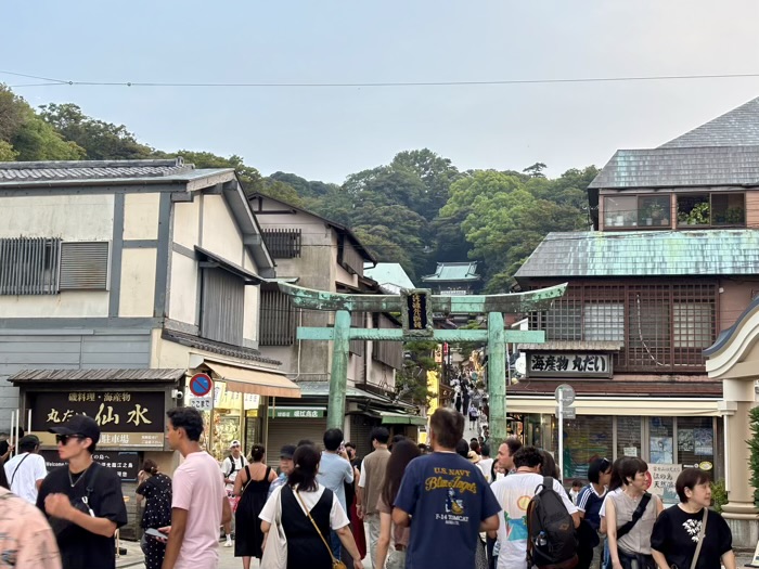 江島神社　江の島灯篭　江の島弁財天仲見世通り