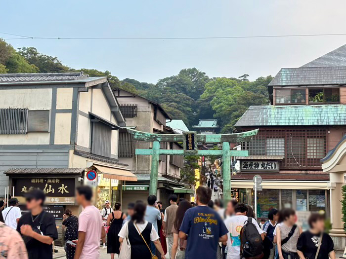江島神社　江の島灯篭　江の島弁財天仲見世通り