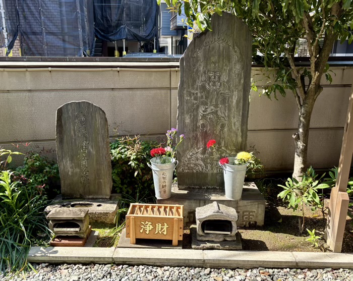 横浜　弘明寺　馬頭観音菩薩の石碑
