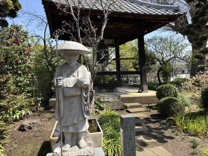 横浜市港北区上永谷　天神山　貞昌院　鐘楼堂と道元禅師像