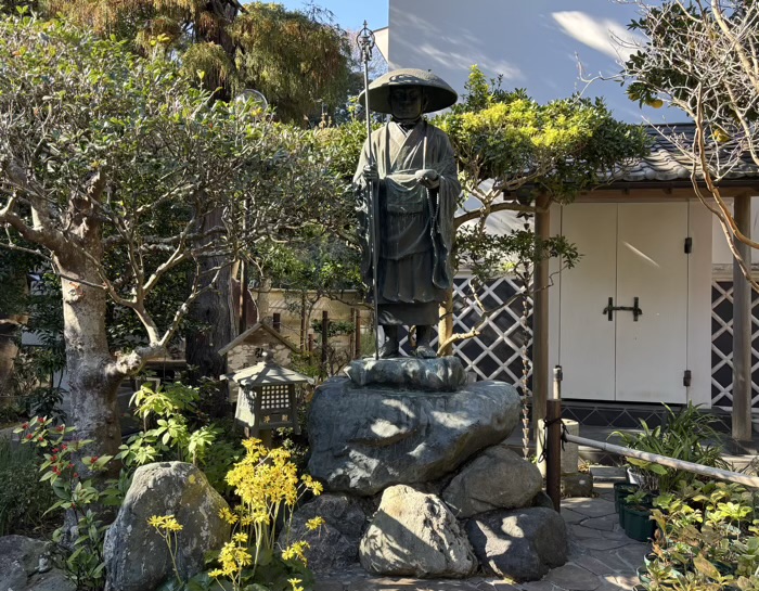 鎌倉　成就院　弘法大師（空海）行脚像
