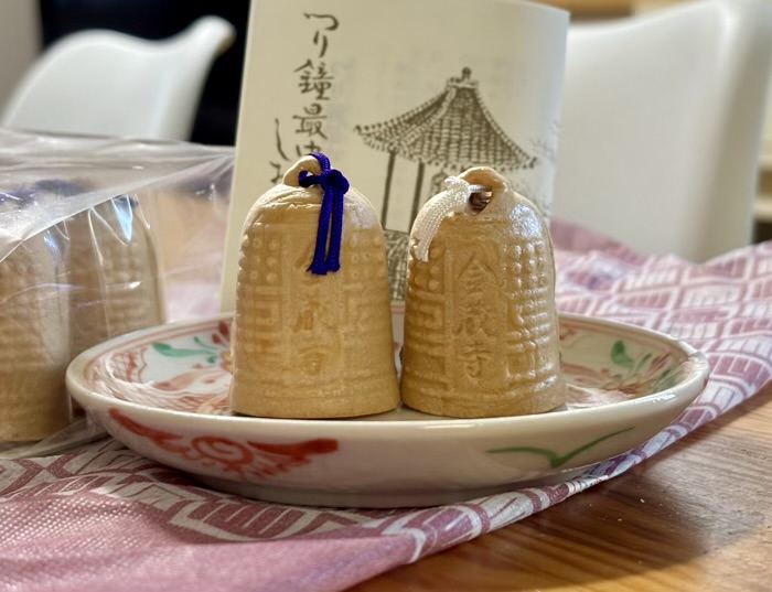 日吉本町　御菓子司 新若松　つり鐘最中