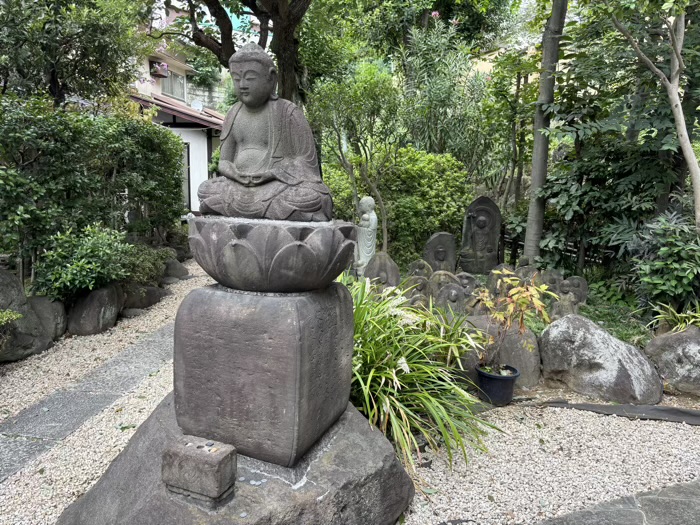 港区　心光院　石像群（お念仏の庭）