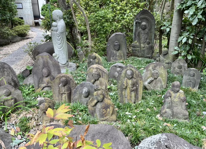 港区　心光院　石像群（お念仏の庭）