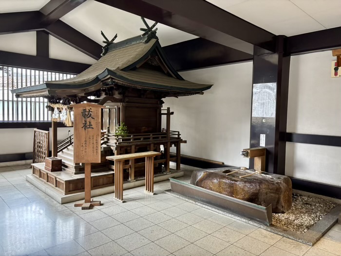 港区六本木　出雲大社東京分祠　手水舎と祓社