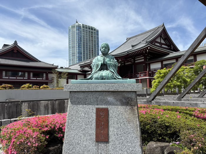 港区　増上寺　幼少の法然上人像