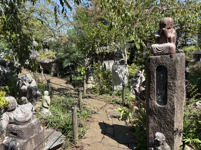 大和　常泉寺　羅漢さまの小径