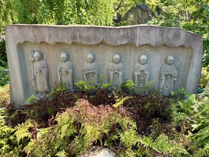 大和　常泉寺　羅漢さまの小径