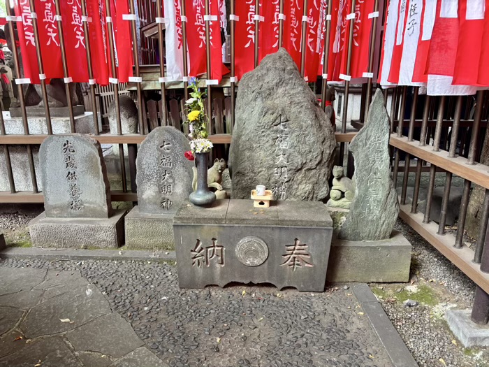 赤坂 豊川稲荷東京別院 霊狐塚