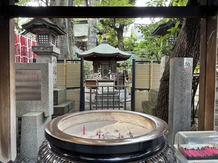 赤坂　豊川稲荷東京別院　大岡廟
