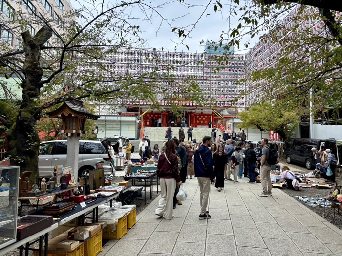 新宿 花園神社 青空骨董市