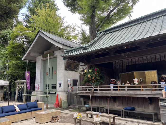 品川区 戸越八幡神社 神楽殿と宮神輿奉安庫