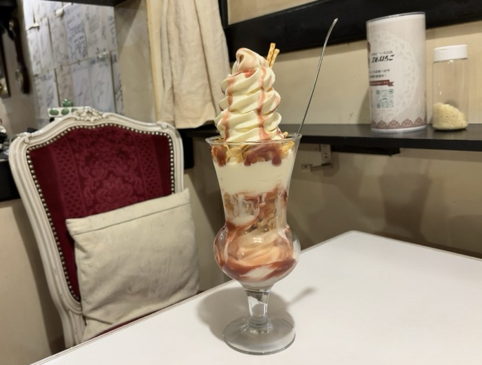 武蔵小山　王様とストロベリー　パフェ