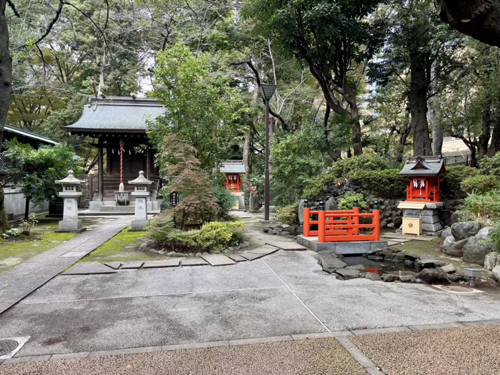 新宿　十二社熊野神社　境内
