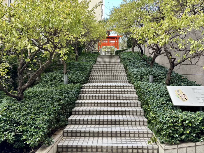 新宿 銀世界稲荷神社