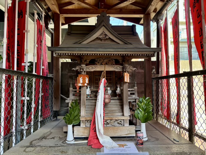 品川　戸越銀座商店街　法護稲荷神社