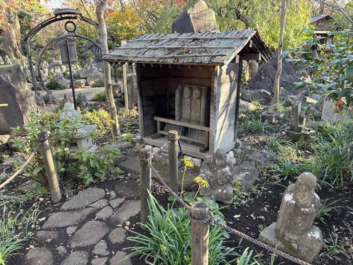 大和　常泉寺　羅漢さまの小径