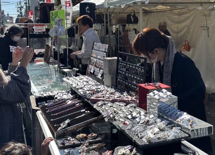 玉姫稲荷神社　靴のめぐみ祭り市（靴まつり市）