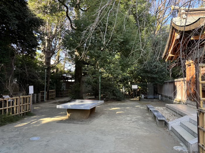 武蔵新田 新田神社 石の卓球台