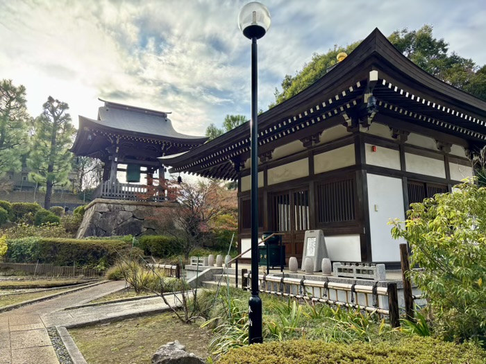 横浜市都筑区 正覚寺 阿弥陀堂(納骨堂)と鐘楼堂